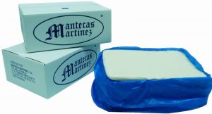 Cajas de Mantecas Martínez y bloque de manteca de cerdo blanca en su bolsa